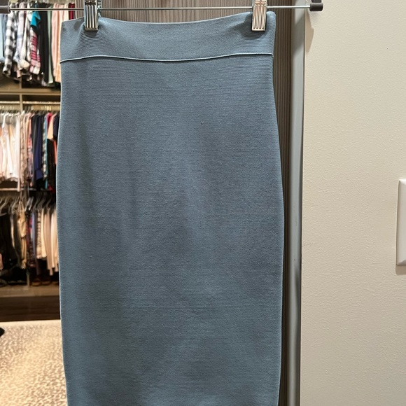 BCBGMAXAZRIA XS Bandage Skirts Like New priced for 3 but will take offers for 1 - Picture 2 of 4